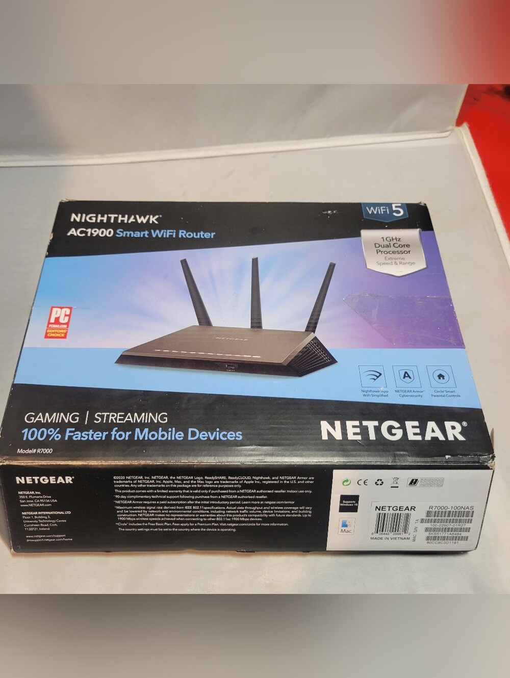 NETGEAR Black and Blue Nighthawk AC1900 WiFi Router Box